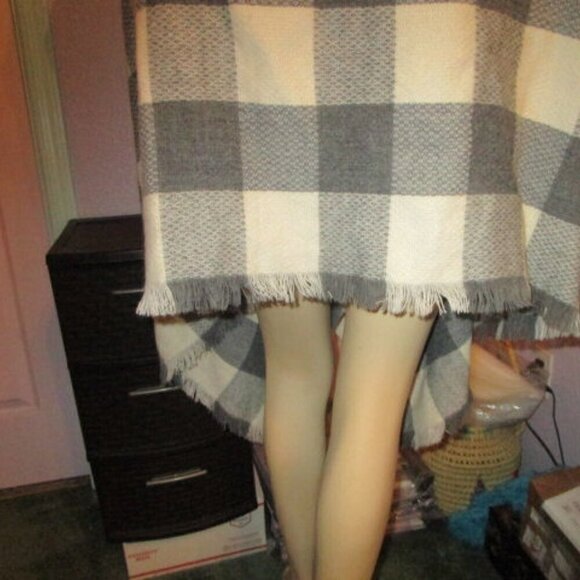 Shyanne SHILOH Sweater CARDIGAN Shawl WRAP Duster VEST Fringe SLEEVELESS Long OS - Picture 9 of 9